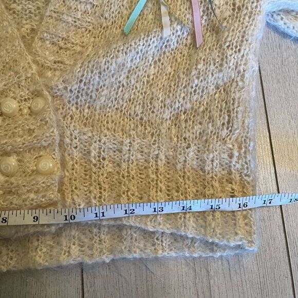 80s vintage cream mohair knit cropped cardigan with appliqué ribbon detail - Picture 9 of 10